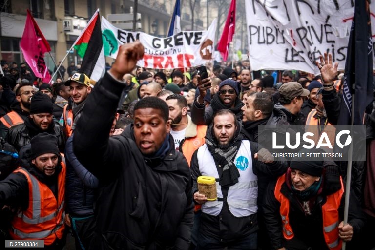 Manifestação dos coletes amarelos em França