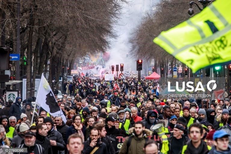 Manifestação dos coletes amarelos em França