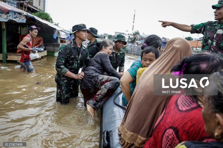 Indonésia: Cheias em Jacarta