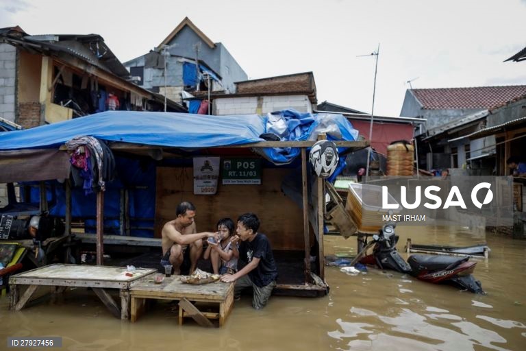 Indonésia: Cheias em Jacarta