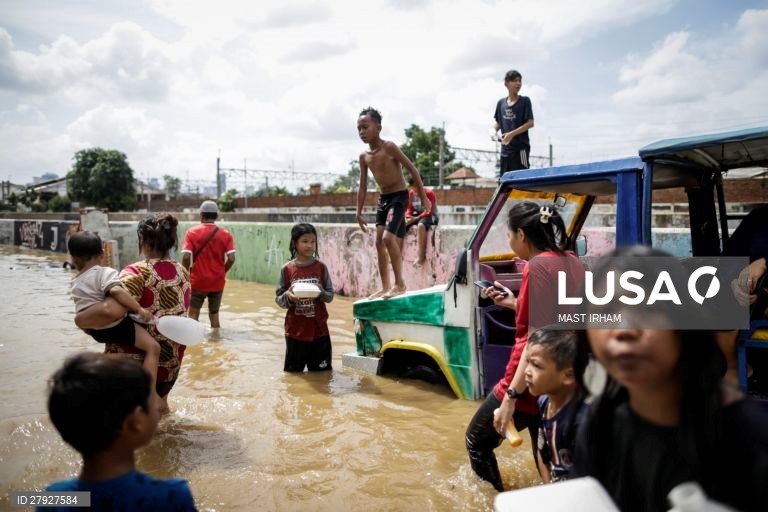 Indonésia: Cheias em Jacarta