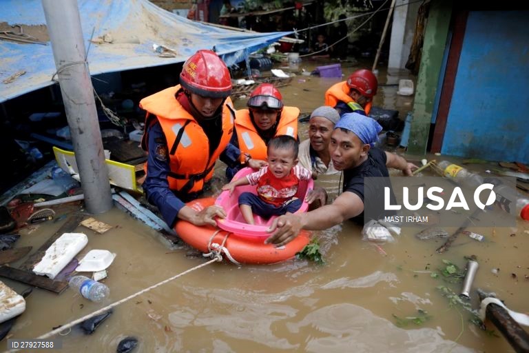 Indonésia: Cheias em Jacarta