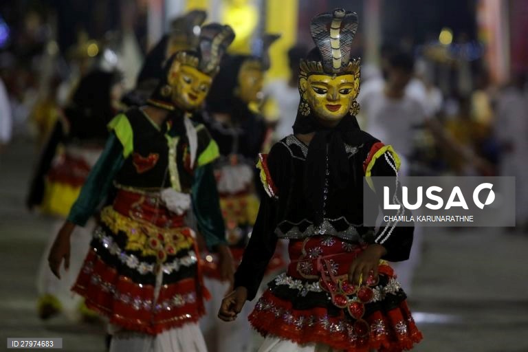 Procissão budista no Sri Lanka