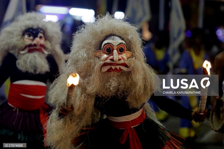 Procissão budista no Sri Lanka
