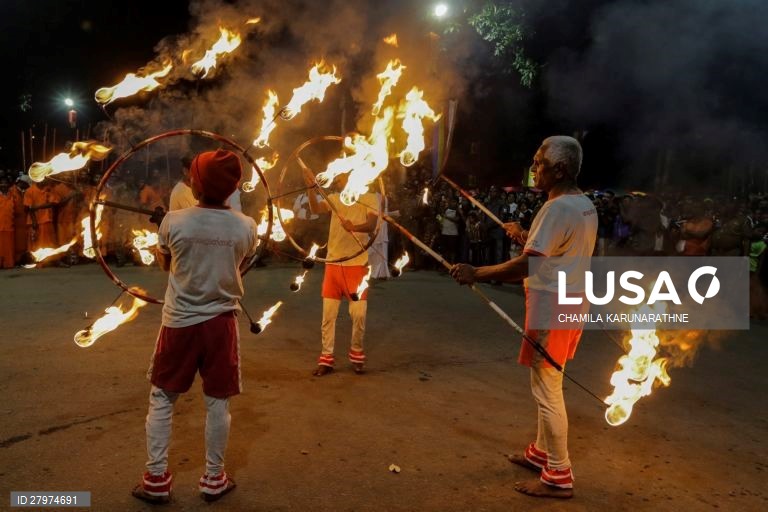 Procissão budista no Sri Lanka