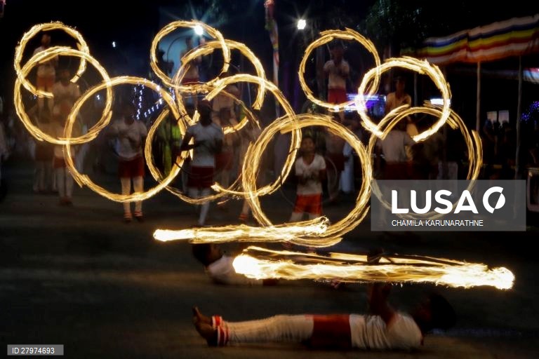 Procissão budista no Sri Lanka