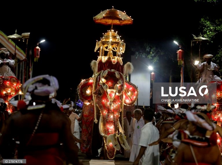 Procissão budista no Sri Lanka