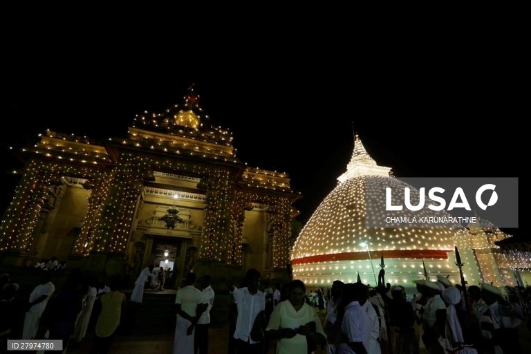 Procissão budista no Sri Lanka