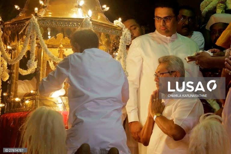 Procissão budista no Sri Lanka