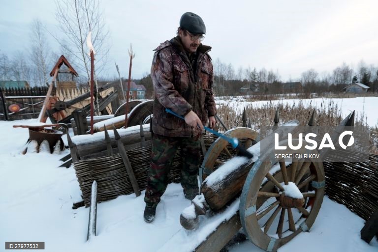 Rússia: Professor primário mostra coleção privada