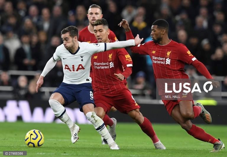 Liverpool FC vs Tottenham Hotspur FC em Londres.