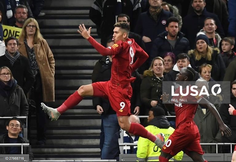 Liverpool FC vs Tottenham Hotspur FC em Londres.