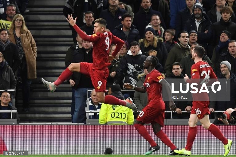 Liverpool FC vs Tottenham Hotspur FC em Londres.