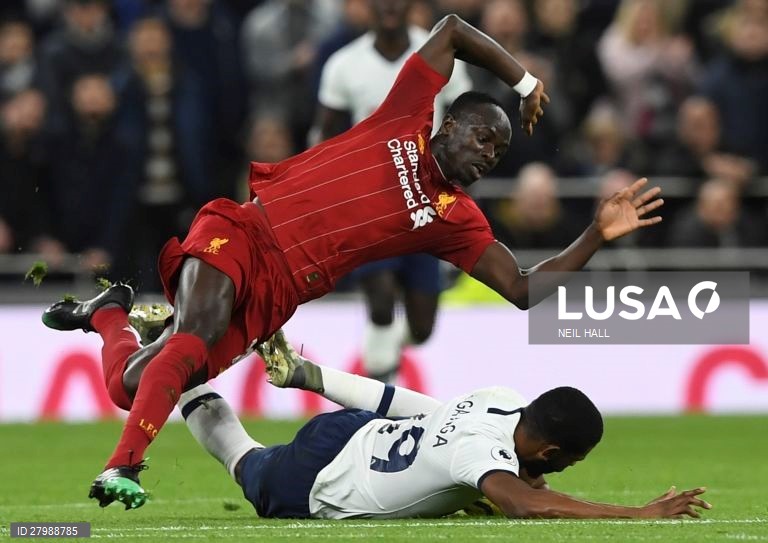 Liverpool FC vs Tottenham Hotspur FC em Londres.