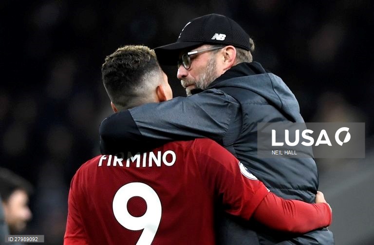 Liverpool FC vs Tottenham Hotspur FC em Londres.