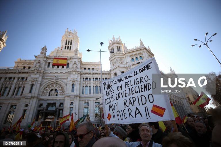 Vox protesta contra governo em Madrid.