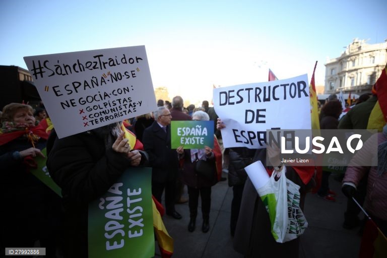Vox protesta contra governo em Madrid.