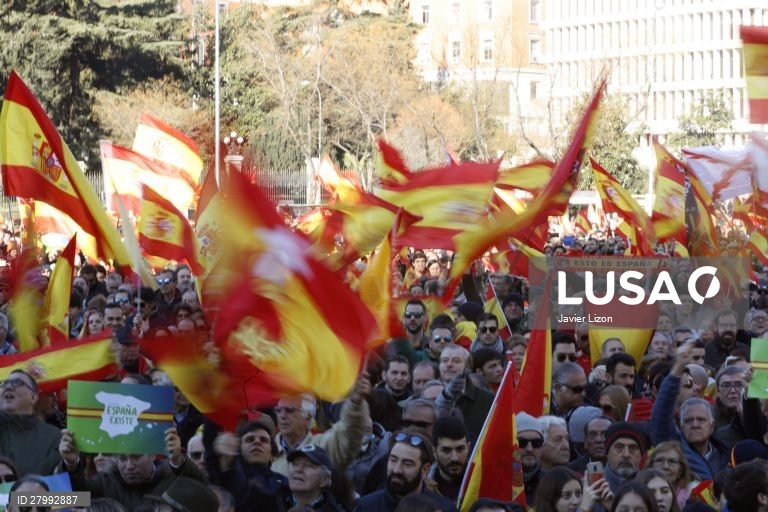 Vox protesta contra governo em Madrid.