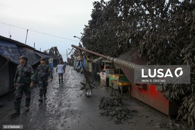 Rescaldo da erupção do vulcão Taal em Tagaytay