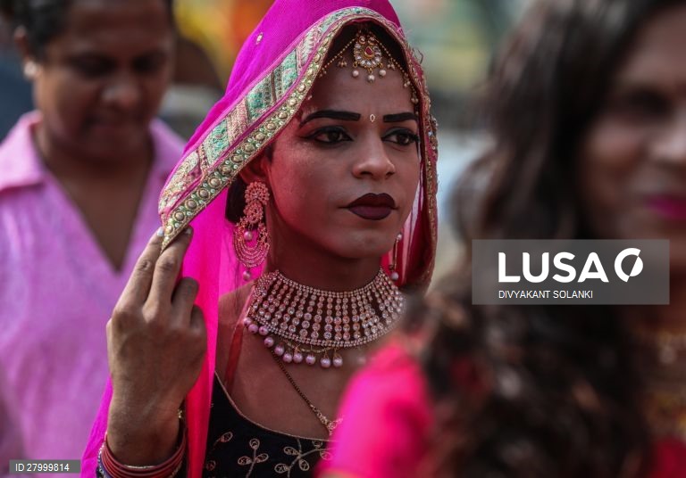 Índia: Marcha da casta Hijra (transsexuais) em Mumbai