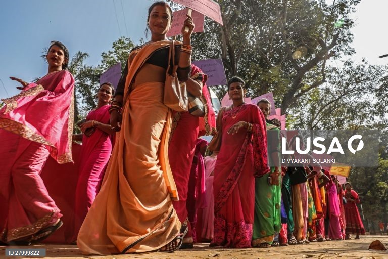 Índia: Marcha da casta Hijra (transsexuais) em Mumbai