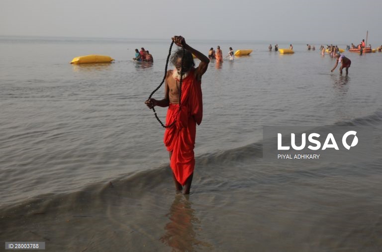 Índia: Peregrinação hindu Ganga Sagar Mela na Ilha de Sagar