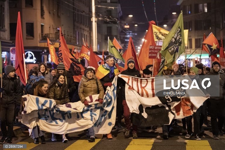 Suiça: Protesto conta o Forum Económico de Davos em Zurique