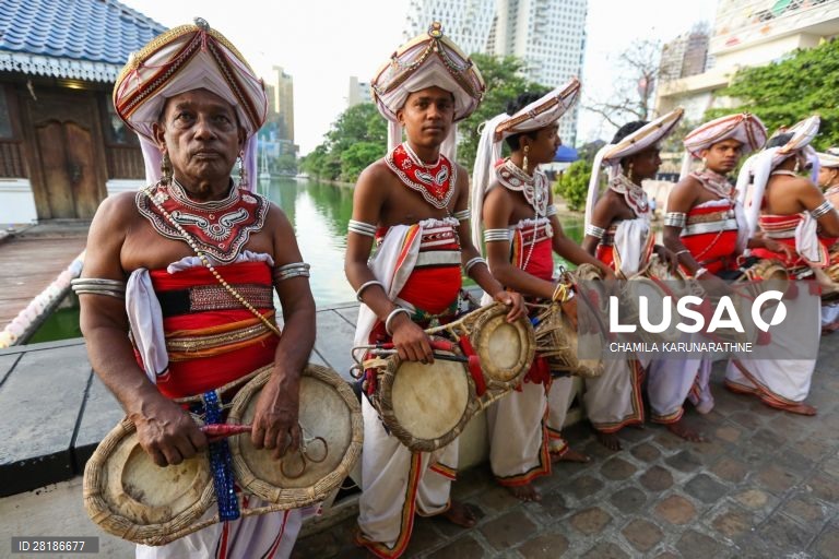 Sri Lanka: Procissão budista em Colombo