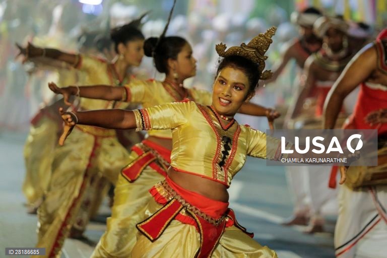 Sri Lanka: Procissão budista em Colombo