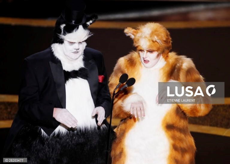 Os atores britânicos Rebel Wilson e James Corden apresentam o Óscar para Efeitos Visuais. 