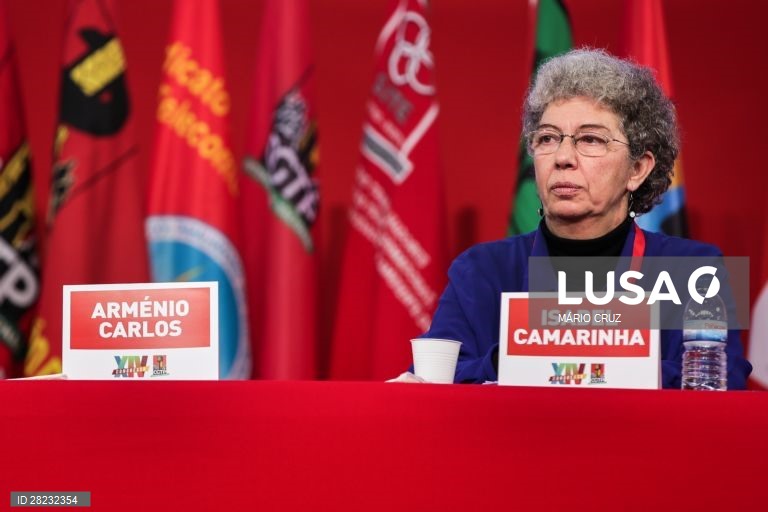 A presidente do Sindicato dos Trabalhadores do Comércio, Escritórios e Serviços de Portugal e  futura secretária-geral da CGTP-IN, Isabel Camarinha, participa no primeiro dia do XIV Congresso da CGTP-IN, Pavilhão Municipal da Torre da Marinha, Seixal, 14 de fevereiro de 2020. Deste congresso deverá resultar a substituição de mais de 50 dirigentes sindicais (incluindo o atual secretário-geral, Arménio Carlos) que integram o Conselho Nacional. MÁRIO CRUZ/LUSA