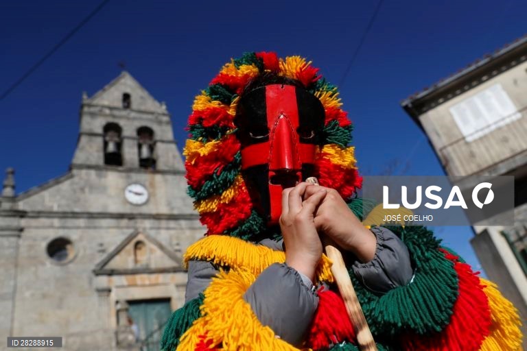 Desfile dos Caretos pequenos em Podence