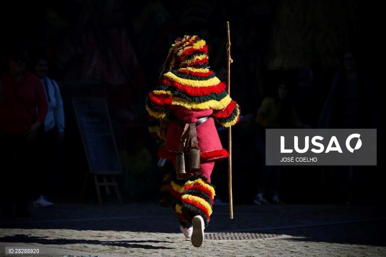 Desfile dos Caretos pequenos em Podence