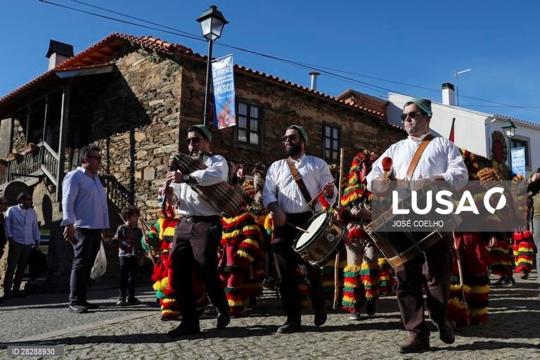 Desfile dos Caretos pequenos em Podence