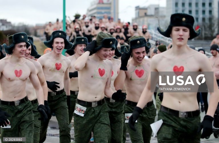 Corrida para comemorar o Dia do Defensor da Pátria em Minsk.