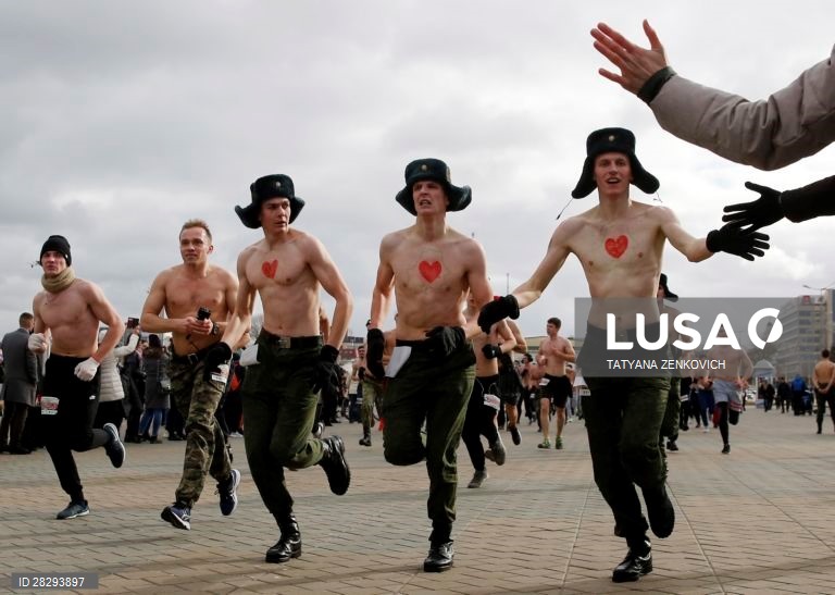 Corrida para comemorar o Dia do Defensor da Pátria em Minsk.