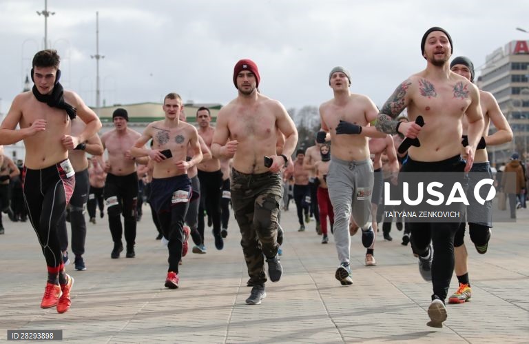 Corrida para comemorar o Dia do Defensor da Pátria em Minsk.