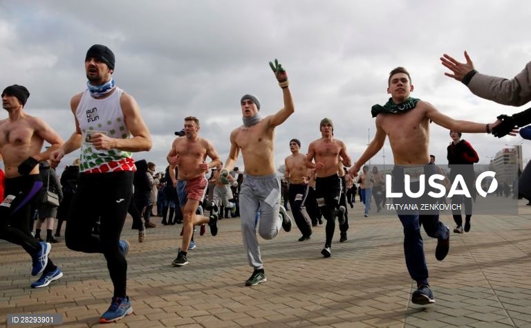 Corrida para comemorar o Dia do Defensor da Pátria em Minsk.