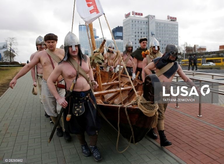 Corrida para comemorar o Dia do Defensor da Pátria em Minsk.