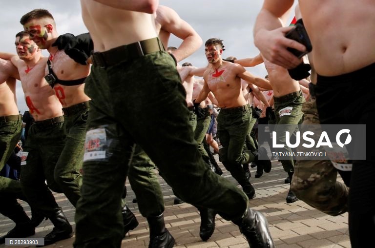 Corrida para comemorar o Dia do Defensor da Pátria em Minsk.