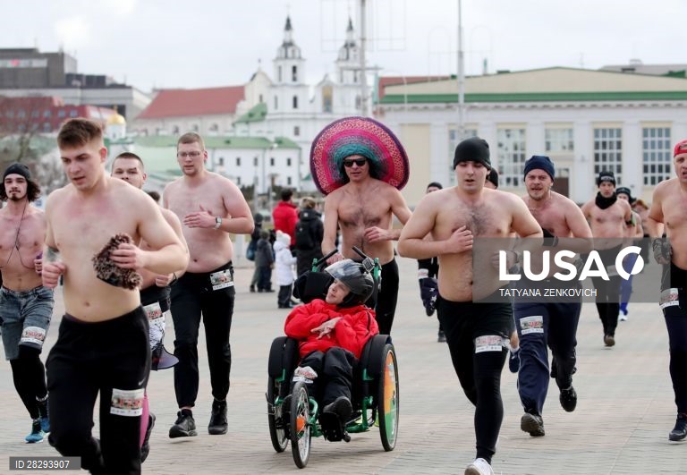 Corrida para comemorar o Dia do Defensor da Pátria em Minsk.