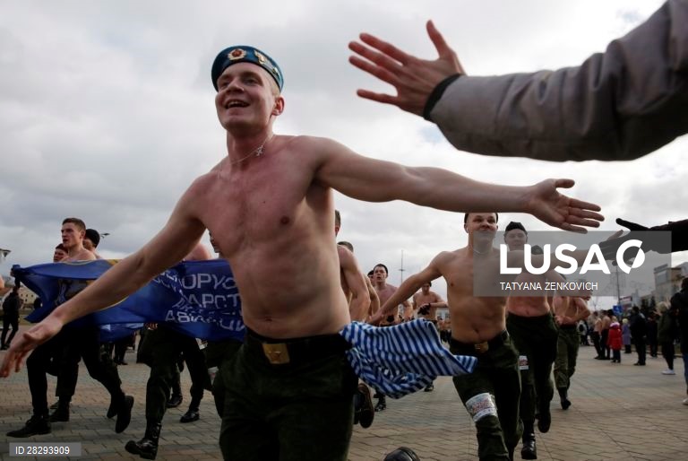 Corrida para comemorar o Dia do Defensor da Pátria em Minsk.