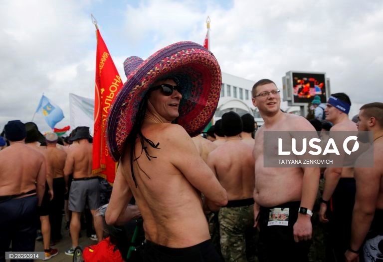 Corrida para comemorar o Dia do Defensor da Pátria em Minsk.