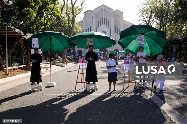 Católicos celebram quarta-feira de cinzas