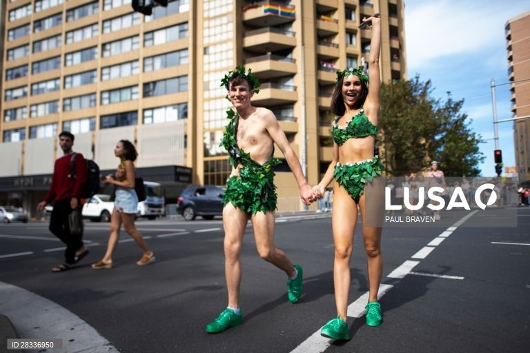 Participantes da Gay and Lesbian Mardi Gras parade em Sydney, na Austrália. 
