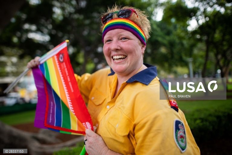 Participantes da Gay and Lesbian Mardi Gras parade em Sydney, na Austrália. 
