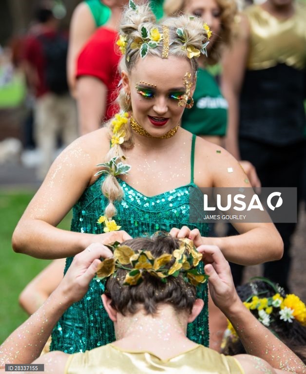 Participantes da Gay and Lesbian Mardi Gras parade em Sydney, na Austrália. 