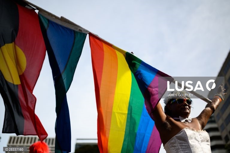 Participantes da Gay and Lesbian Mardi Gras parade em Sydney, na Austrália. 