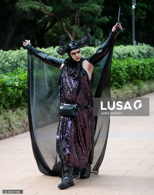 Participantes da Gay and Lesbian Mardi Gras parade em Sydney, na Austrália. 