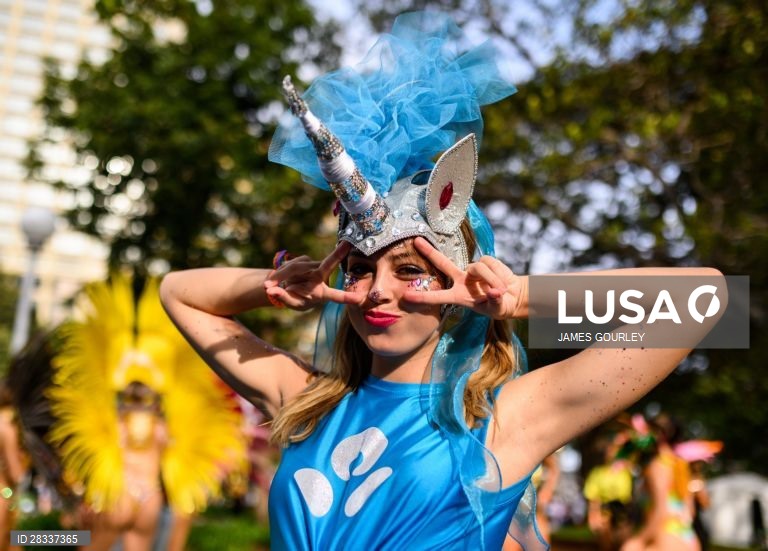 Participantes da Gay and Lesbian Mardi Gras parade em Sydney, na Austrália. 
